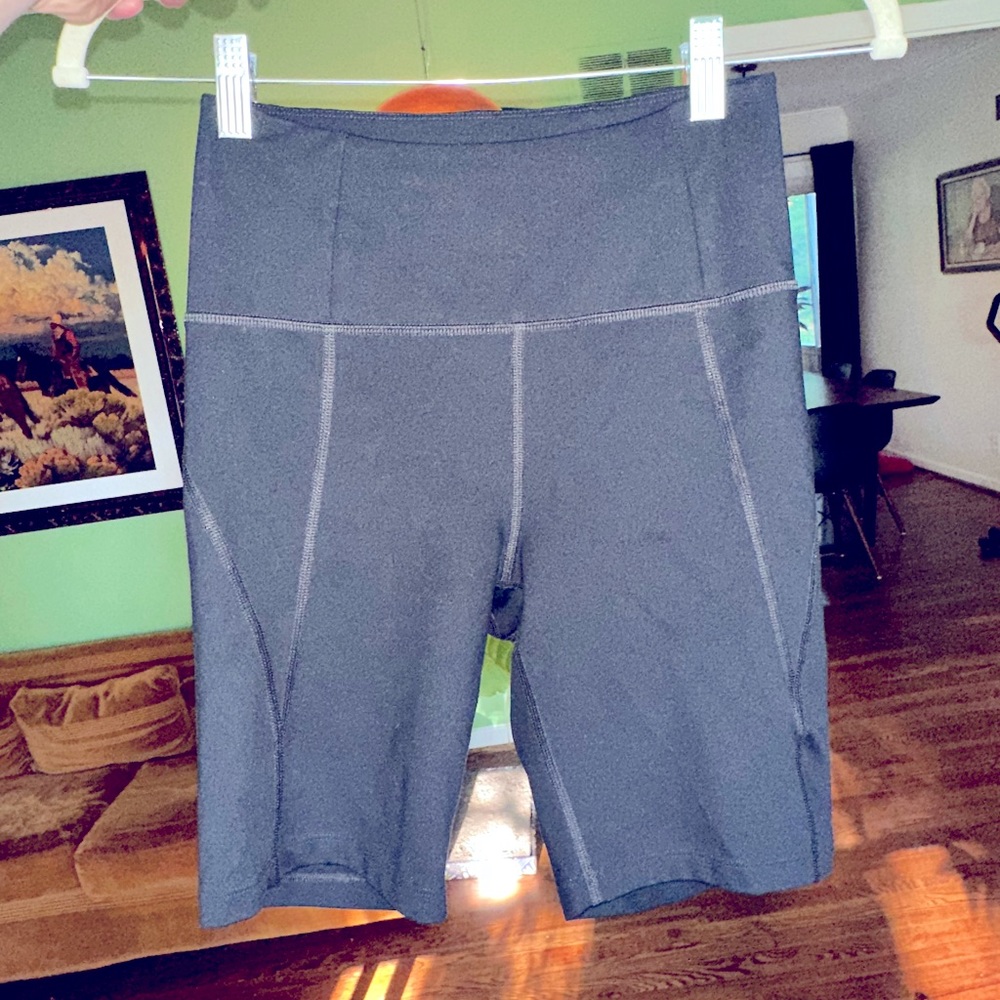 Girlfriend Collective High Rise Bike Shorts.
Size Small.
